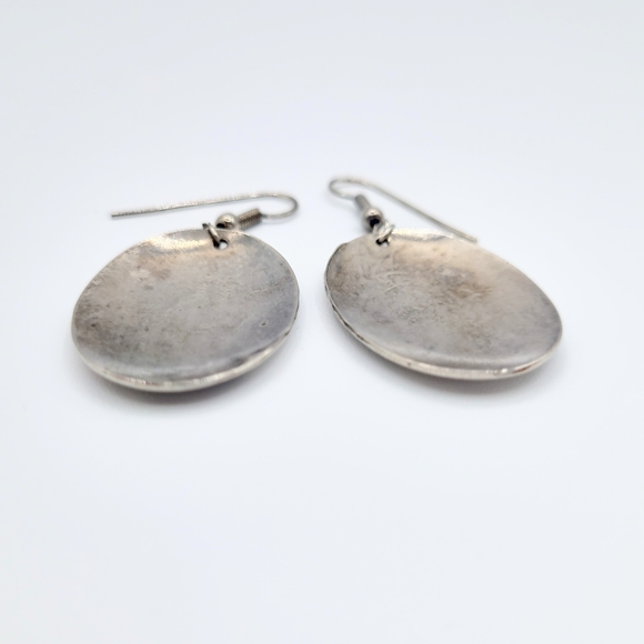 Elegant Silver Oval Earrings with engraved design - Picture 11 of 11